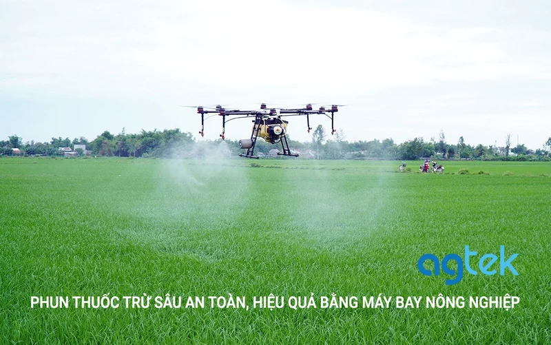 phun thuốc trừ sâu bằng máy bay nông nghiệp