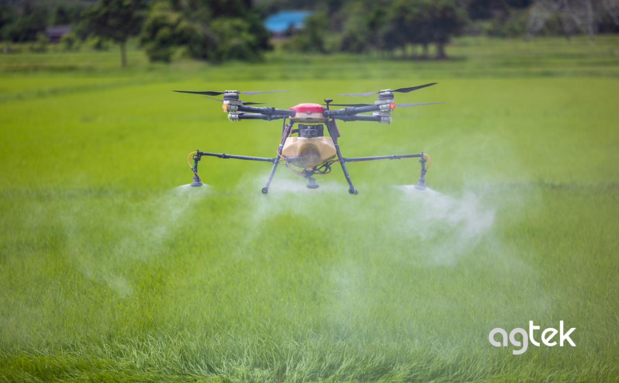 Drone rải phân trên diện tích lớn