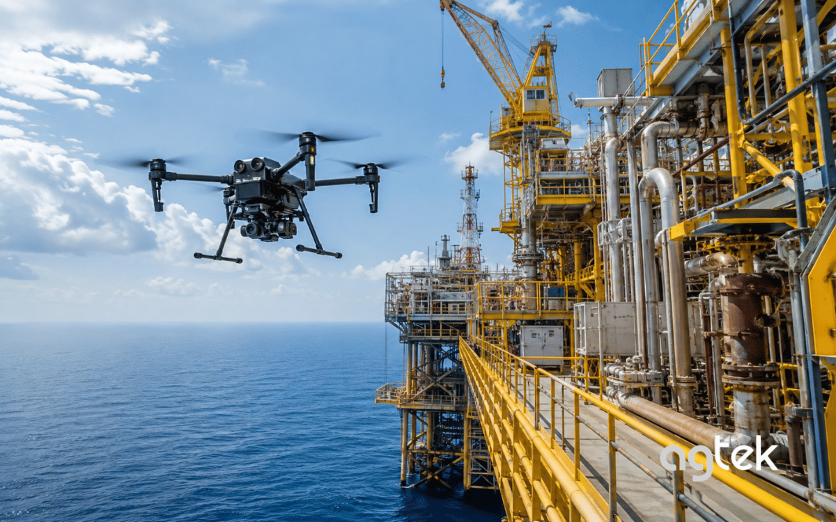 Drone công nghiệp hỗ trợ bảo trì và giám sát giàn khoan ngoài khơi.